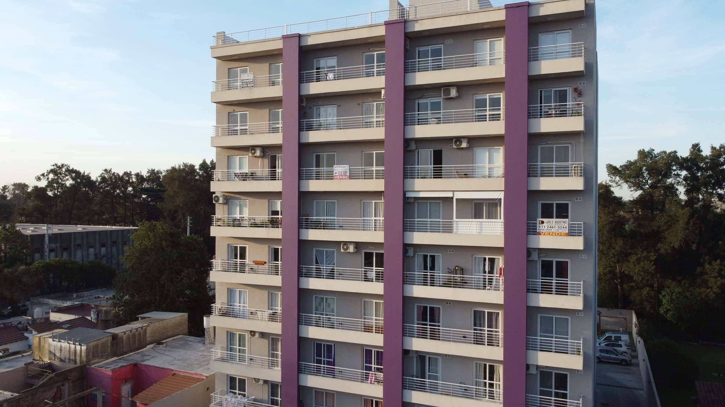 Fachada de un edificio de Construfac ya terminado en Martín Coronado