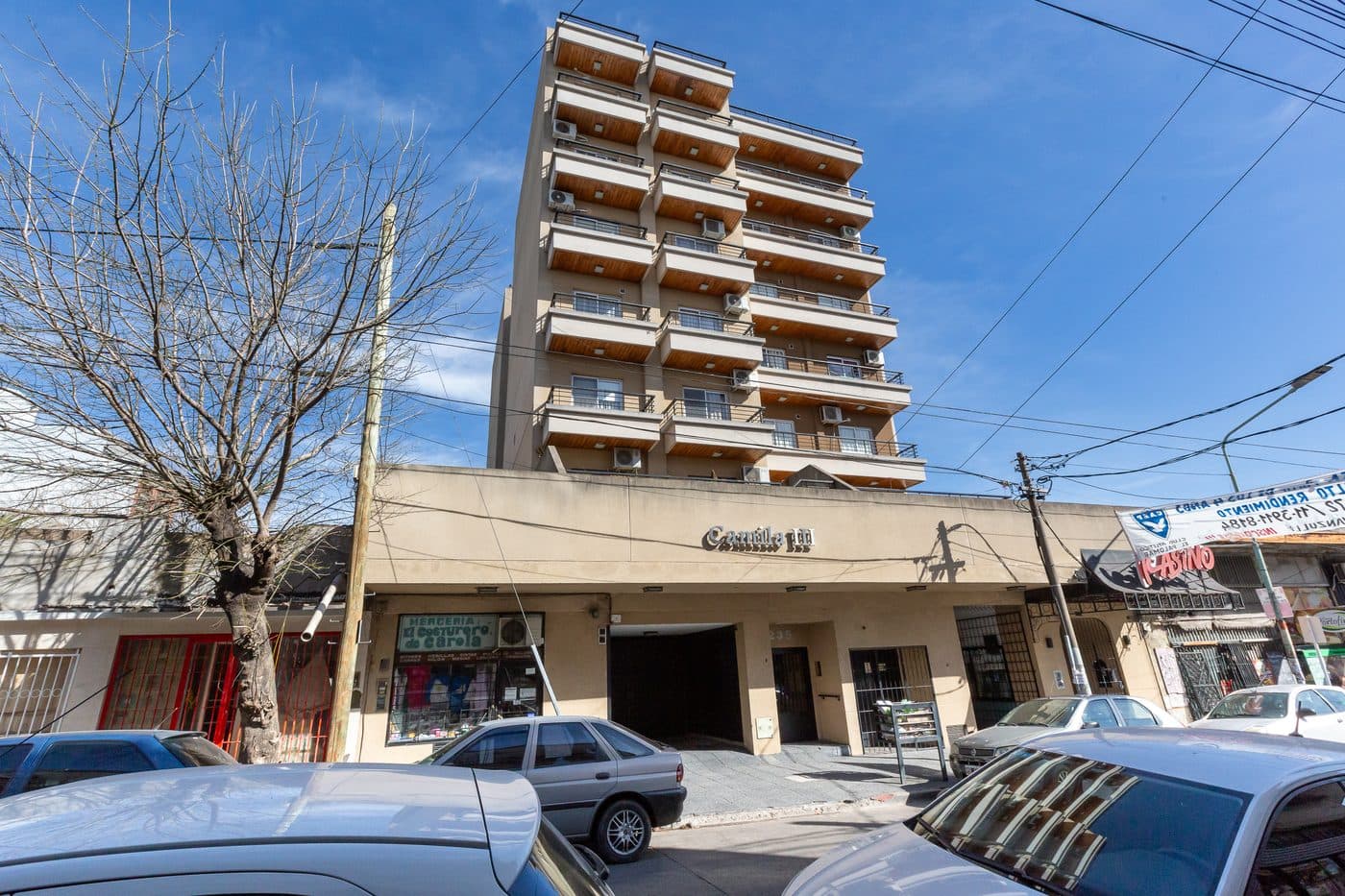 Fachada de Camila III, Victorica 223 a 237, Martín Coronado