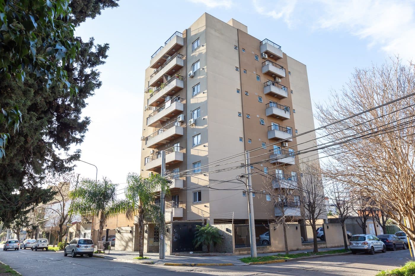 Fachada de Camila IV, Alem 7105 y López, Martín Coronado