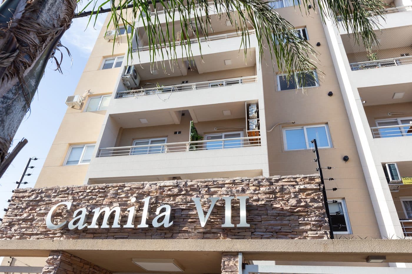Fachada de Camila VII, Alem 7059, Martín Coronado