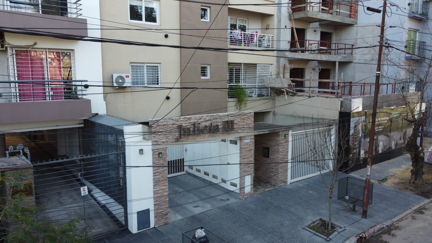 Fachada de Julieta III, Betharram 2057, Martín Coronado